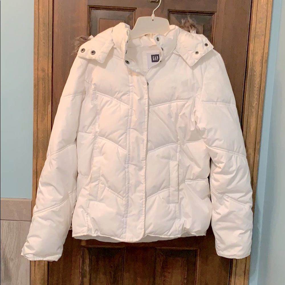 GAP M White puffy coat with fur trimmed hood